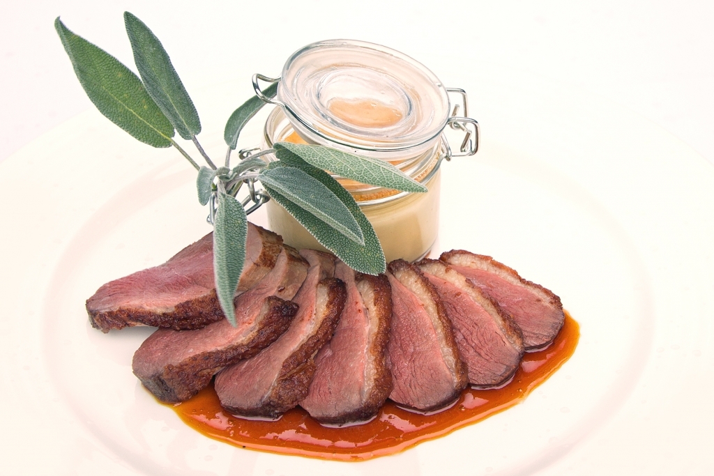 Pierś gęsia podana z foie gras